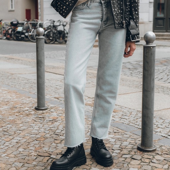 Mikuta Cropped Straight Ankle Jean Raw Hem Button Light Wash Women's Size 30 NWT - Picture 2 of 10